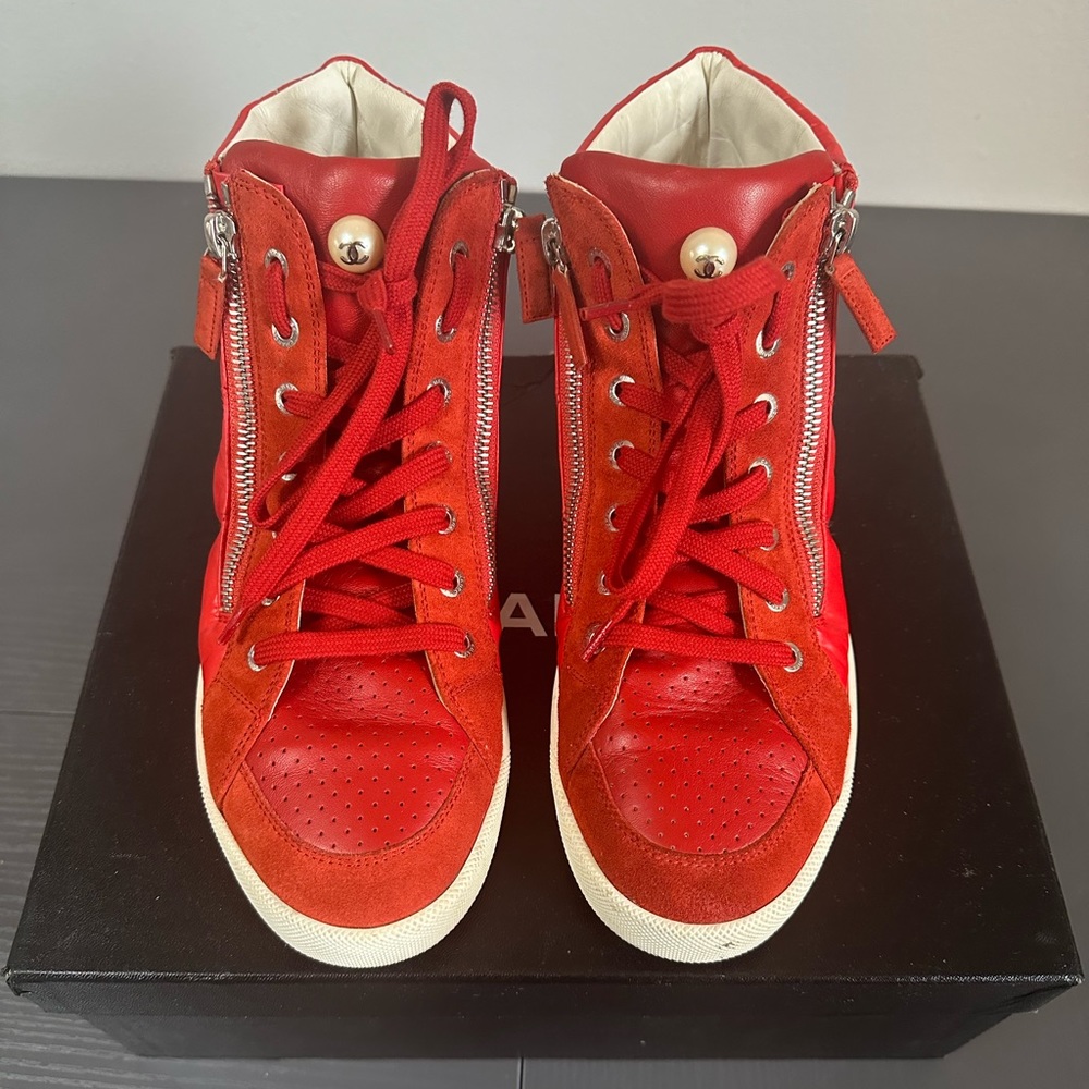Women’s Chanel sneakers